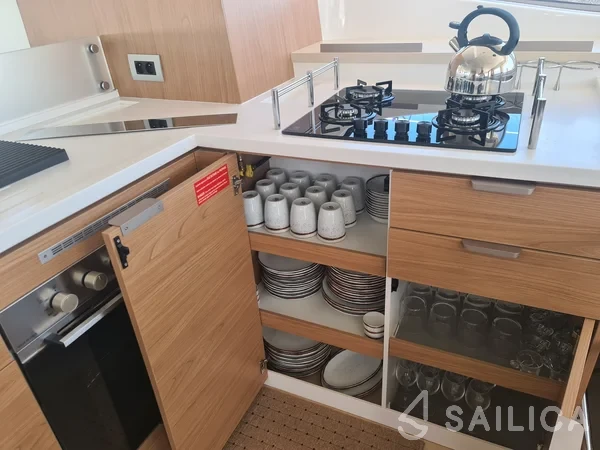 Bali 4.6 - Yacht Charter Sailica