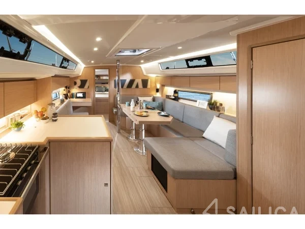 Bavaria C42 - Yacht Charter Sailica