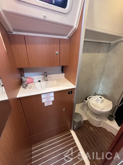 Bavaria C42 - Yacht Charter Sailica
