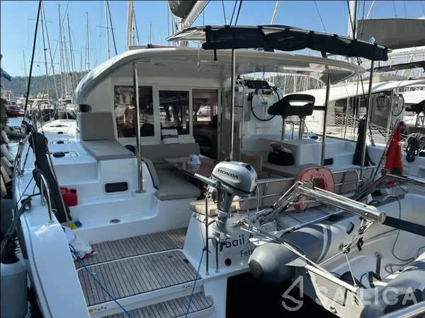Lagoon 40 - Yacht Charter Sailica