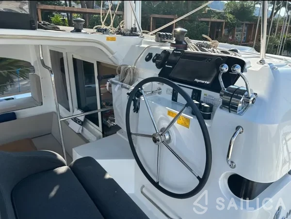 Lagoon 40 - Yacht Charter Sailica