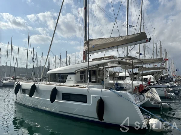Lagoon 40 - Yacht Charter Sailica