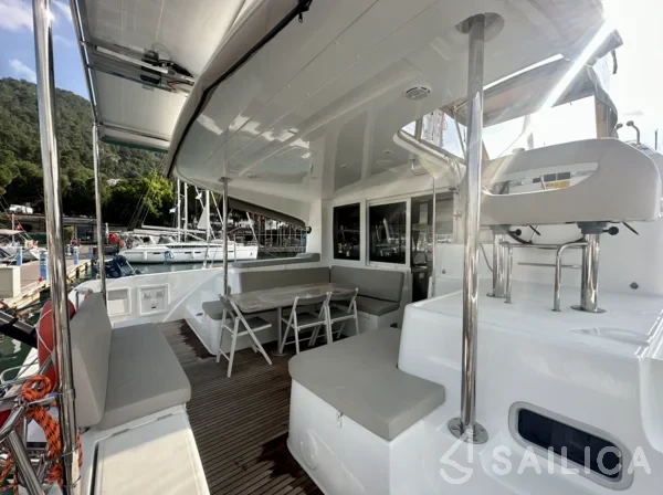 Lagoon 40 - Yacht Charter Sailica