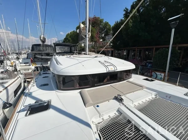 Lagoon 40 - Yacht Charter Sailica