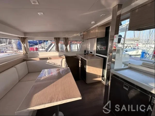 Lagoon 40 - Yacht Charter Sailica
