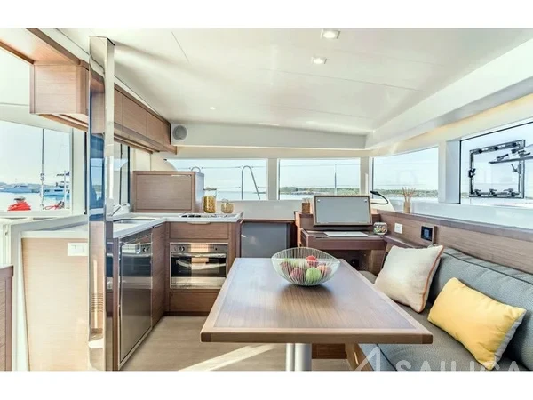 Lagoon 40 - Yacht Charter Sailica