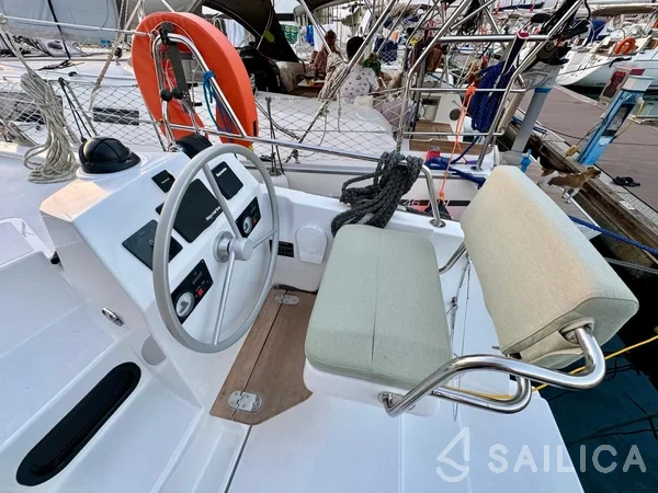 Bali Catsmart - Yacht Charter Sailica