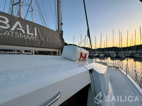 Bali Catsmart - Yacht Charter Sailica