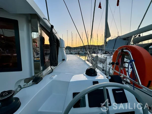 Bali Catsmart - Yacht Charter Sailica