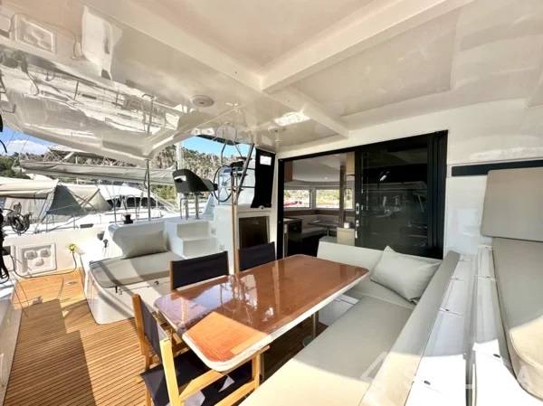 Lagoon 42 - Yacht Charter Sailica