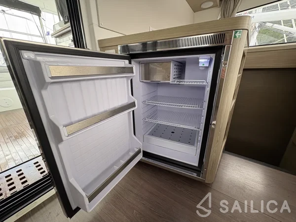 Lagoon 42 - Yacht Charter Sailica