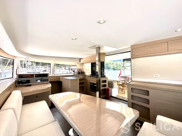 Lagoon 42 - Yacht Charter Sailica
