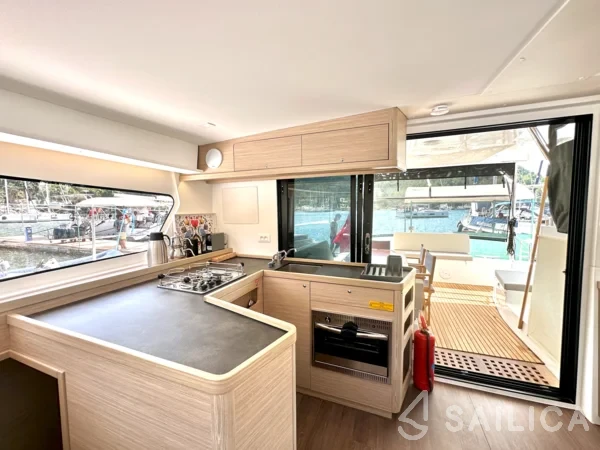 Lagoon 42 - Yacht Charter Sailica