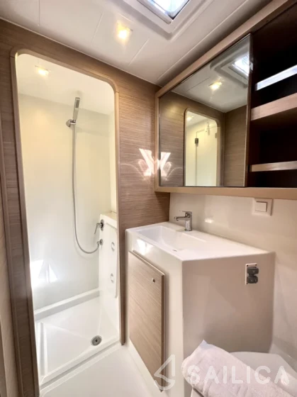 Lagoon 42 - Yacht Charter Sailica