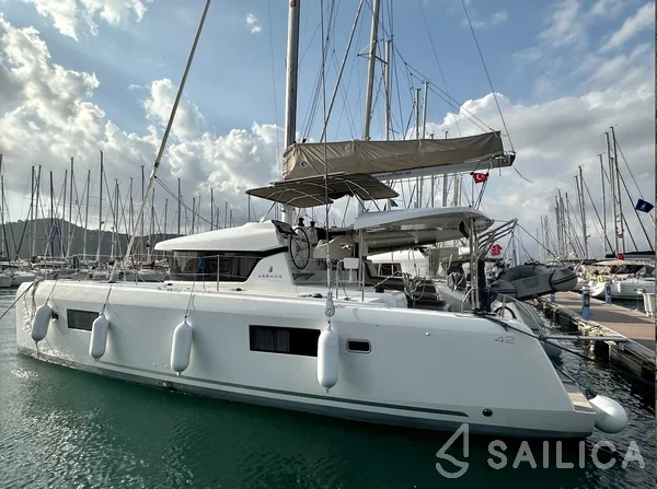 Lagoon 42 - Yacht Charter Sailica