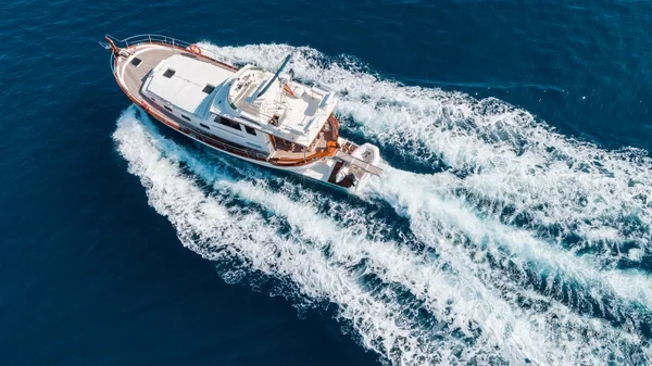 Menorquin 160 - Yacht Charter Sailica