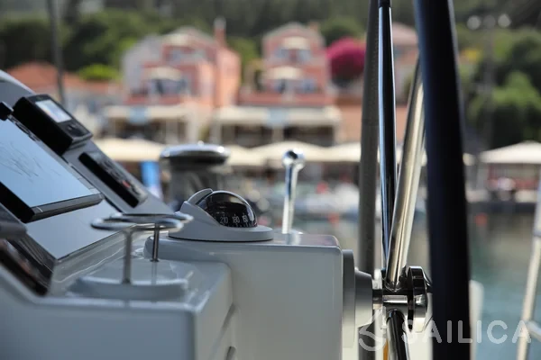 Lagoon 450  Flybridge - Yacht Charter Sailica