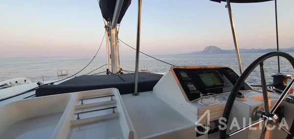 Lagoon 450  Flybridge - Yacht Charter Sailica