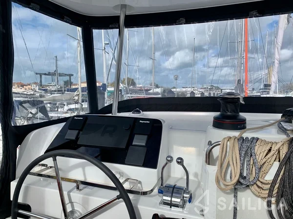 Lagoon 42 - Yacht Charter Sailica