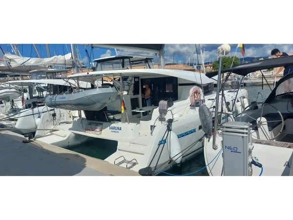 Lagoon 42 - Yacht Charter Sailica