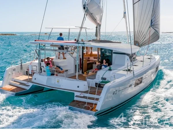 Lagoon 42 - Yacht Charter Sailica