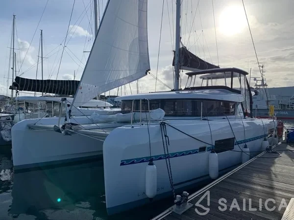 Lagoon 42 - Yacht Charter Sailica