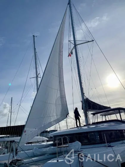 Lagoon 42 - Yacht Charter Sailica
