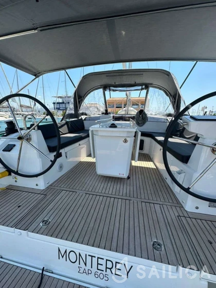Oceanis 40.1 - Yacht Charter Sailica