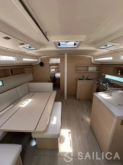 Oceanis 40.1 - Yacht Charter Sailica