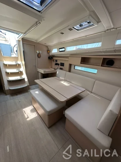 Oceanis 40.1 - Yacht Charter Sailica