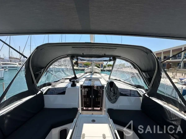Oceanis 40.1 - Yacht Charter Sailica