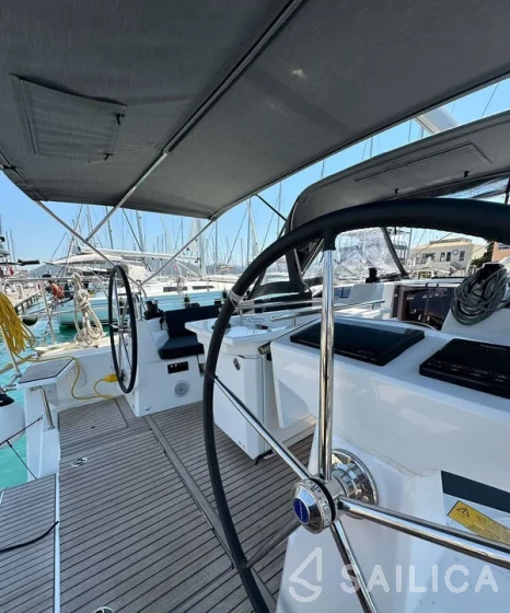 Oceanis 40.1 - Yacht Charter Sailica