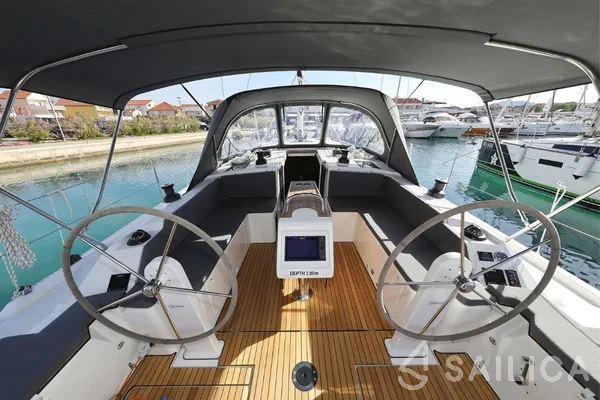 Bavaria C42 - Yacht Charter Sailica