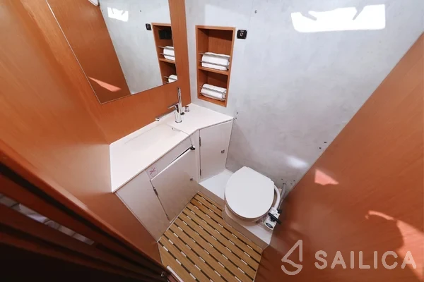 Bavaria C42 - Yacht Charter Sailica