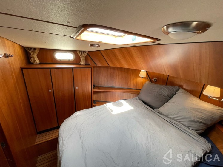 Linssen Grand Sturdy 40.9 AC - Yacht Charter Sailica