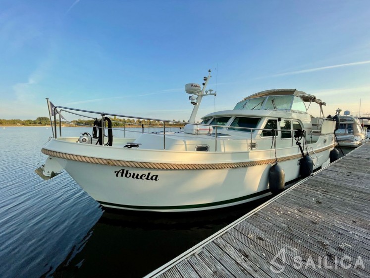 Linssen Grand Sturdy 40.9 AC - Yacht Charter Sailica