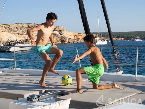 Bali 5.4. - Yacht Charter Sailica