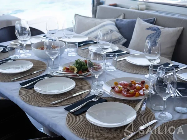 Bali 5.4. - Yacht Charter Sailica