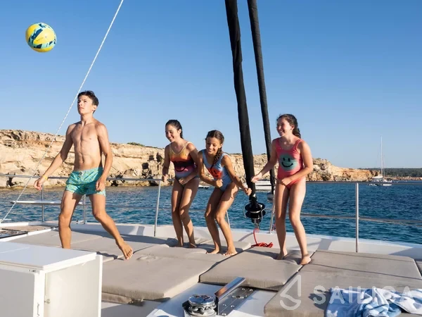 Bali 5.4. - Yacht Charter Sailica