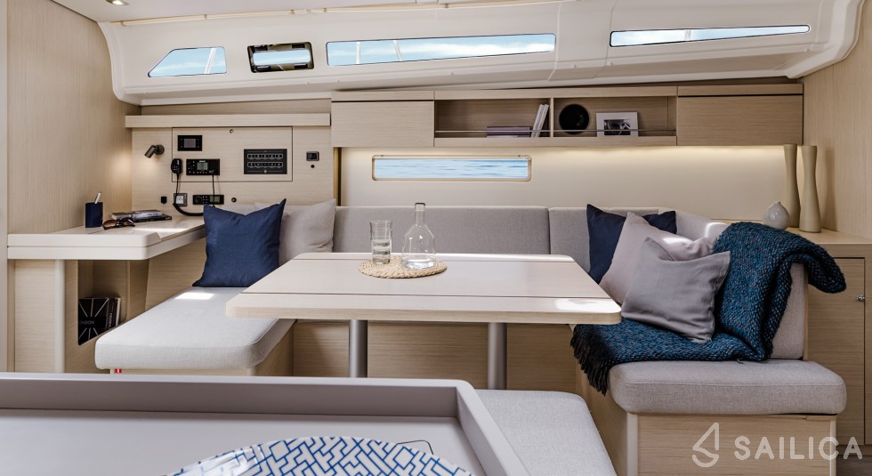 Oceanis 40.1 - Yacht Charter Sailica