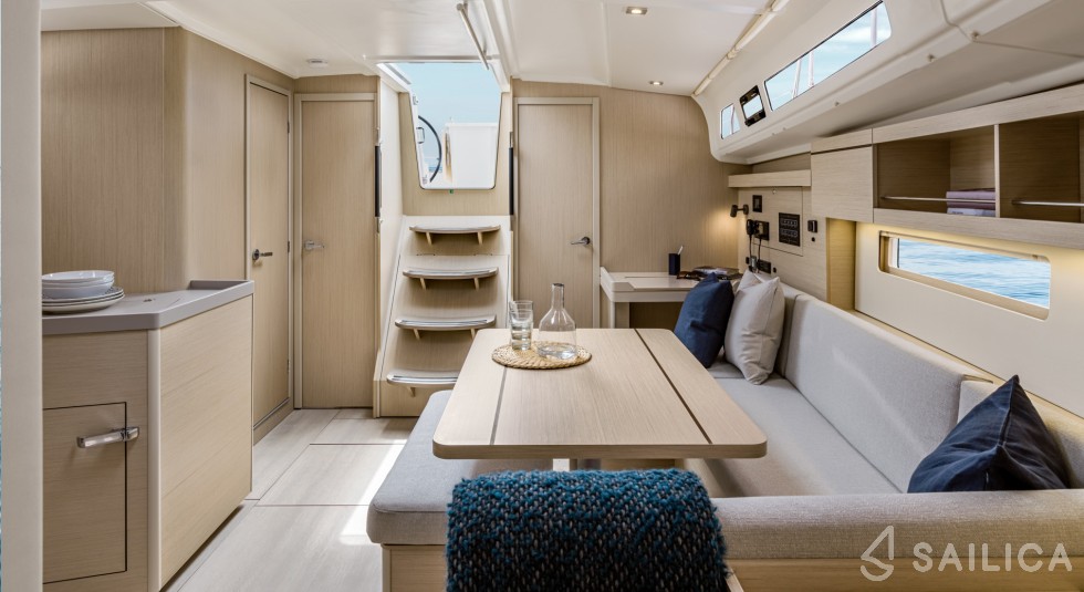 Oceanis 40.1 - Yacht Charter Sailica
