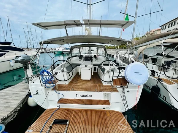 Oceanis 40.1 - Yacht Charter Sailica