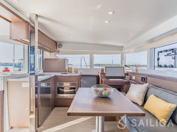 Lagoon 40 - Yacht Charter Sailica