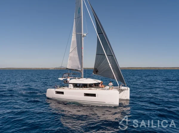 Lagoon 40 - Yacht Charter Sailica