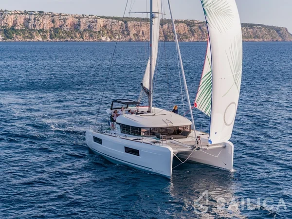 Lagoon 40 - Yacht Charter Sailica
