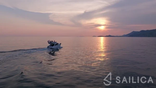 Princess F43 - Yacht Charter Sailica