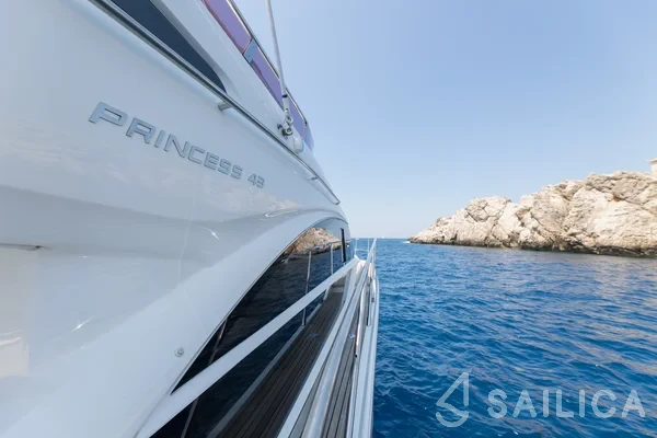 Princess F43 - Yacht Charter Sailica