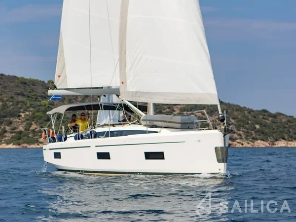 Bavaria C42 - Yacht Charter Sailica