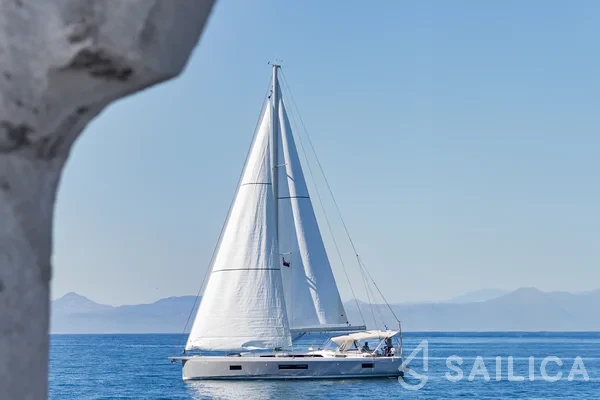 Oceanis 51.1 - Yacht Charter Sailica