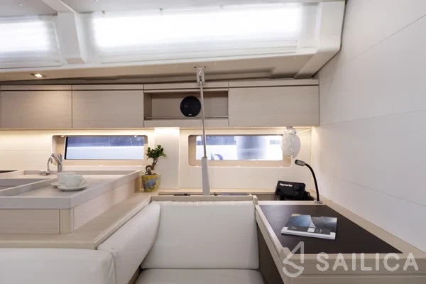 Oceanis 51.1 - Yacht Charter Sailica